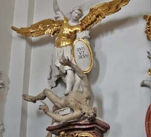 Figuren in der Basilika von Gößweinstein