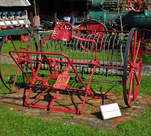 Landwirtschaftliche Geräte im Außenbereich