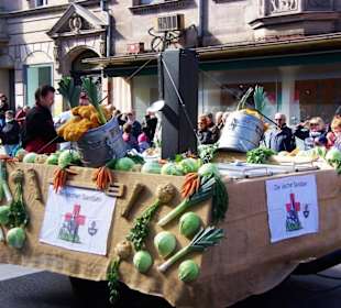 BRK Fürth Fußgrp.3 Festwagen Früher und Heute