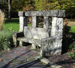 Historische Steinbank im Kurpark