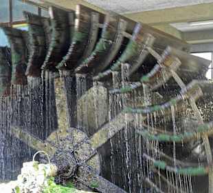 Wasserrad in Betrieb