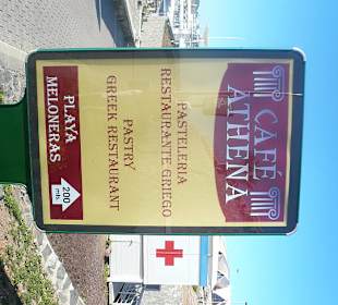 Cafe Athena? Geradeaus