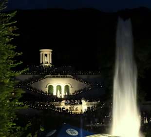 Die Fontäne bei Nachtbeleuchtung