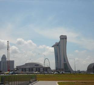 Blick von der MRT-Endhaltestelle Marina Bay