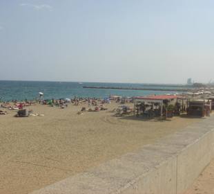 Strand mit Strandbar