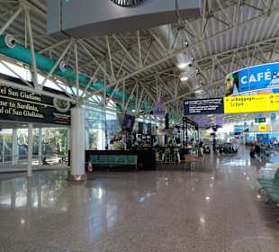 Impressionen aus dem Flughafen Olbia