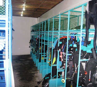 Tauchschule Cocktail Divers, Equipmentraum Taucher