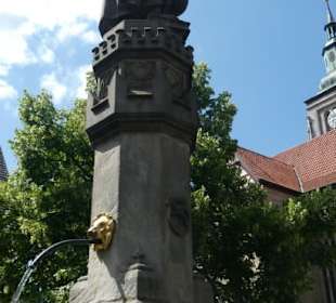 Der Regiomontanus-Brunnen auf dem Marktplatz