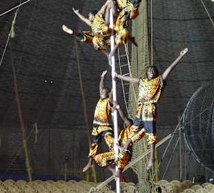 Artisten aus Afrika an der Stange