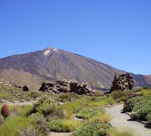 Unterhalb vom Teide mit Wanderweg