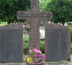 Kriegerdenkmal an der Kirche Dießen