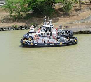 Kanalschlepper in Bereitschaft