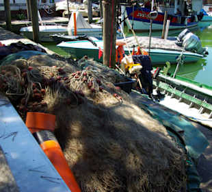 Fischernetze am Uferrand