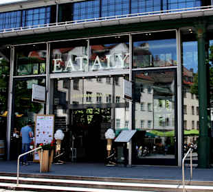 Einer der Eingänge in die Schrannenhalle