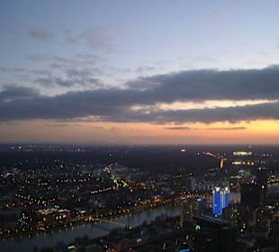 Frankfurt in der Abenddämmerung