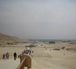 Die Aussicht vom Hatschepsut Tempel aus.