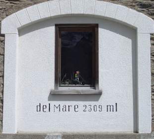 Inschrift am Bernina-Hospiz