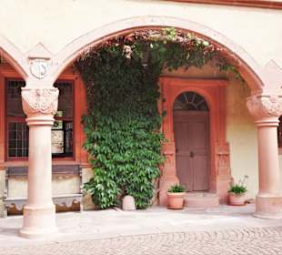 Im Innenhof von Schloss Mespelbrunn