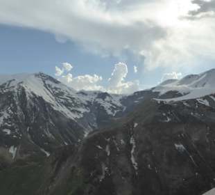 Völkerfreundschaftsdenkmal - Kaukasus