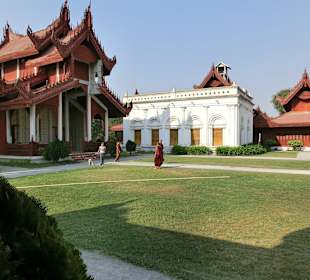 Im Inneren der Palastmauern