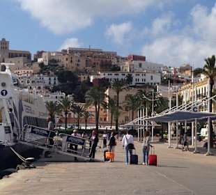 Ibiza Stadt nur 20 Minuten mit dem Bus vor der Tür