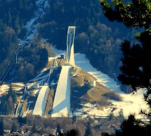 Blick vom Wanderweg auf die Olympiaschanze