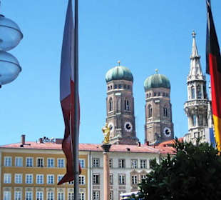 Blick vom Marienplatz zur Frauenkirche