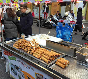 Myeongdong (Shopping- & Foodmeile)