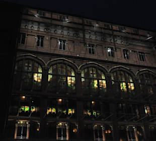 Seitenansicht bei Nacht