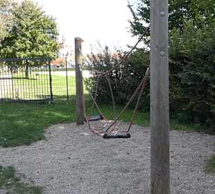 Schaukelweg an der Donau