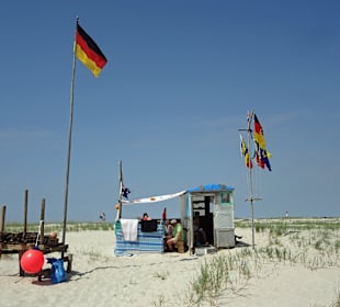 Krabbenhütte - Leuchtturm im Hintergrund