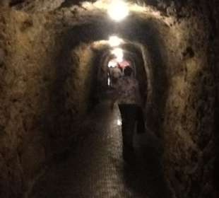 Ca. 50m langer Weg in den Berg hinein