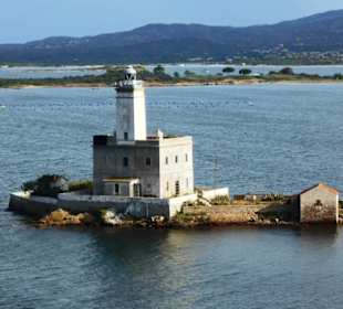 Leutturm an der Hafeneinfahrt Lido del Sole