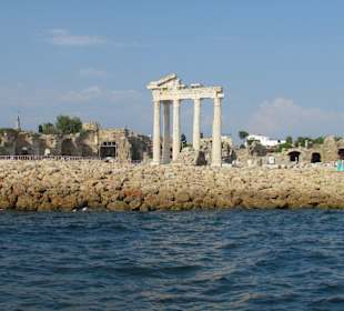 Blick auf Side vom Boot aus