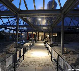 Archeoparc bei Nacht