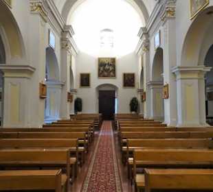 Blick in das Hauptschiff der Kirche