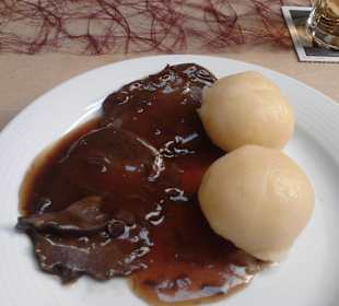 Sauerbraten mit Kartoffelknödeln