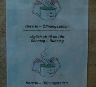 Die Öffnungszeiten in dem "Schaukasten" !