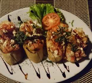 Bruscetta mit hausgemachtem Thaibasilikum-Pesto