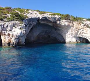 Na wycieczce skuterem dookoła wyspy Blue Caves