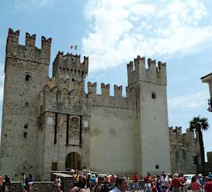 Wasserschloß in Sirmione,ist eine besuch wert..