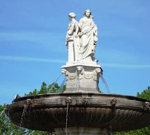 Die Statuen auf der Fontaine de la Rotonde