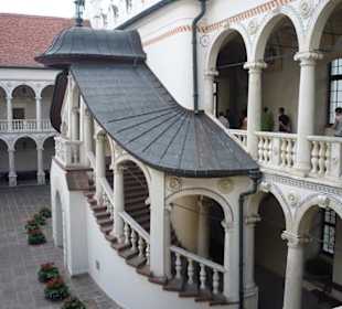 Schody na dziedzińcu