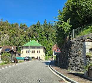 Umleitung z.Plöckenpass durch den Ort hindurch