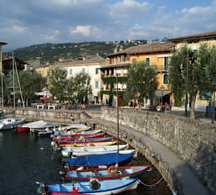 Hafen von Torri del Benaco