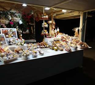 Rundgang durch das abendliche Village Artisanal