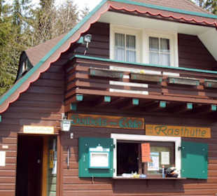 Vorderansicht Rasthütte Seibelseckle