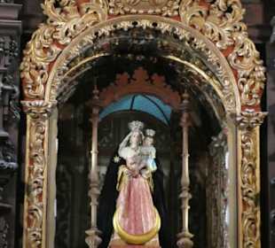 Hauptaltar mit Nuestra Señora de Gracia