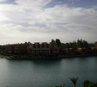 Blick auf das Shereton-Hotel