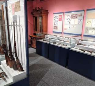 In der Waffenabteilung des Stadtmuseums